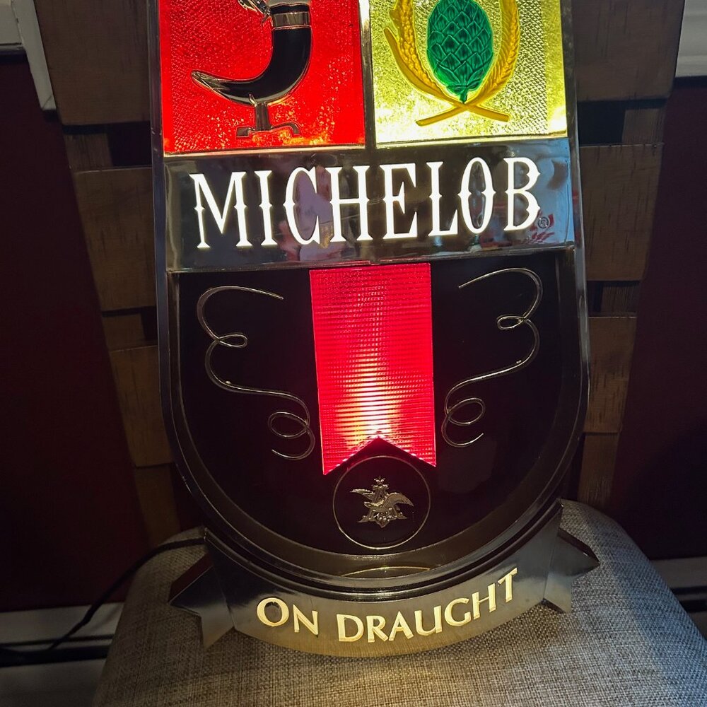 Vintage Mochelob lighted beer sign w medieval shield design 10x 17 works, - Picture 4 of 5